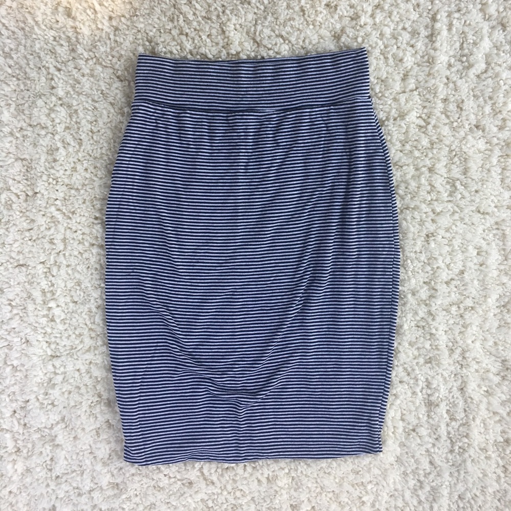 Athleta black & white midi length skirt.
